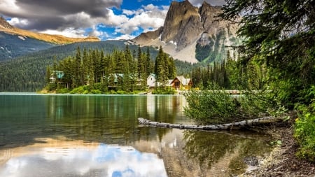 Emerald Lake Lodge - national park, beautiful, reflection, mountain, Yoho, lodge, serenity, lake, emerald, rocks