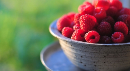 Fresh raspberries - berries, summer, raspberry, photography, food, berry, fruits, wallpaper