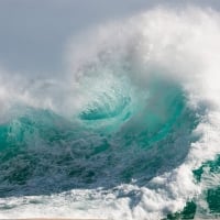 Big Ocean Waves Crashing