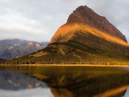 Majesty Mountain in Lake - lakes, majesty, mountains, reflexives, wonderful