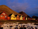 ROW OF COLOFUL HOUSES