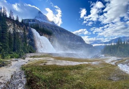 Emperorâ€™s Falls and Mount Robson, Berg Lake Trail, British Columbia