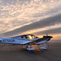 Airplane Cirrus sr22