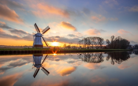 Windmill in Netherlands - windmill, sunbeams, canal, Netherlands