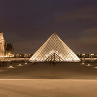 Louvre Pyramide Paris