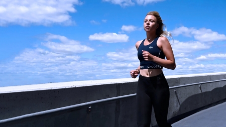 Anett Kontaveit - Anett Kontaveit, 2021, training run, Miami Open, blue sky, entropy