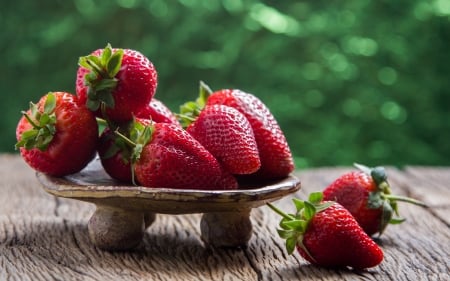 Strawberries - strawberries, berries, wooden, red