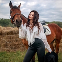 Cowgirl Kira and her Horse