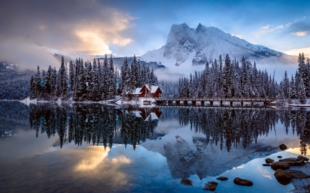 Emerald Lake Lodge Yoho NP - lodge, Emerald lake, lake, mountain, yoho NP