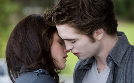 Twilight (2008) - kristen stewart, man, lovers, girl, actress, vampire, edward cullen, twilight, robert pattinson, amurg, movie, actor, couple, bella swan, kiss