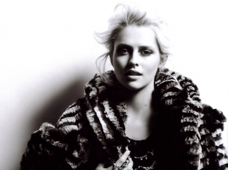 Teresa Palmer - actress, black, blonde, bw, fur, girl, model, teresa palmer, white, woman