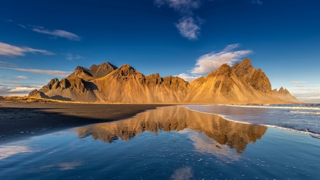 Beautiful lake reflection - brown, reflection, photography, nature, HD, excellent, blue, lakes, clouds, sky
