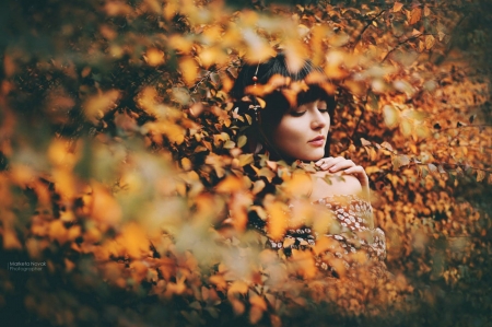 Autumn - marketa novak, girl, orange, wind, toamna, woman, autumn, model, leaf