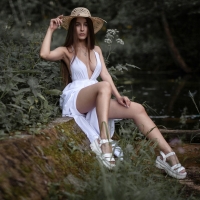Audrey Frolov in Whte