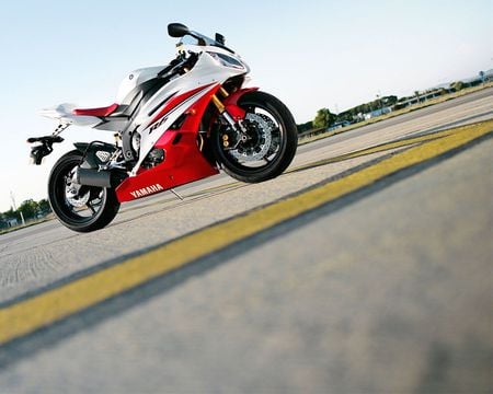 Yamaha R6 - bikes, yamaha, r1, r6