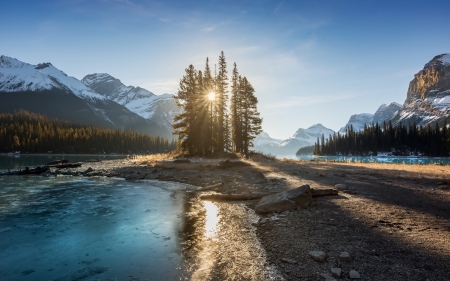 Lake Maligne, Canada - lake, mountains, Canada, sunbeams