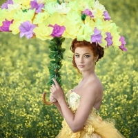 â‹„â‹„ Lady with Flowered Parasol â‹„â‹„