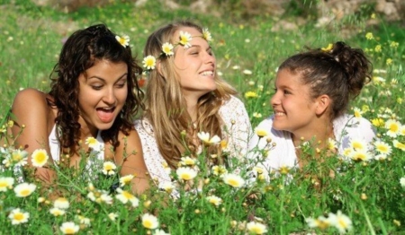 ❀❀ Happiness in a world of Daisies ❀❀ - Yellow, sunshine, Females, Petals, Daisies, Girls, smiles, Happiness, Field