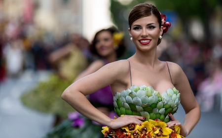 Brasil Carnival - brasil carnival, yellow, woman, green, girl, vicente concha