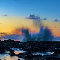 Breaking Waves - Sunrise at the southern tip of O'ahu, Hawai'i