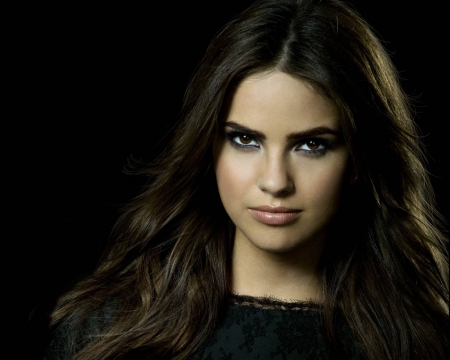 The Secret Circle 2011 - 2012 - diana, girl, tv series, actress, black, woman, shelley hennig, face, the secret circle