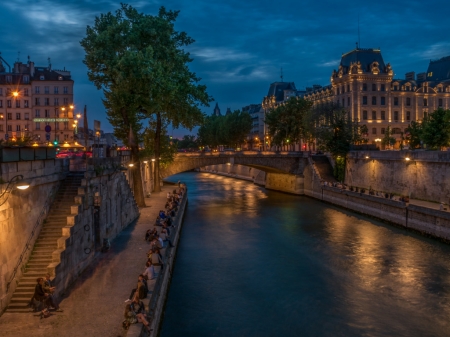 The Seine - Paris - France - a szajna, ejszakai, epulet, fak, folyok, franciaorszag, hidak, otthon, parizs, setany, varos