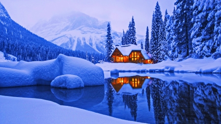 Emerald lake in winter - national park, trees, winter, cabin, beautiful, snow, reflection, Yoho, mirror, lights, serenity, cold, frost, lake