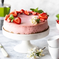 Strawberry ice cream cake