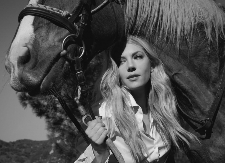 Katheryn Winnick - horse, cal, actress, cowgirl, black, white, katheryn winnick, model, woman, bw