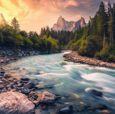 Road to the mountains - egbolt, erdo, fak, folyok, hegyek, kovek, sziklafal, ut