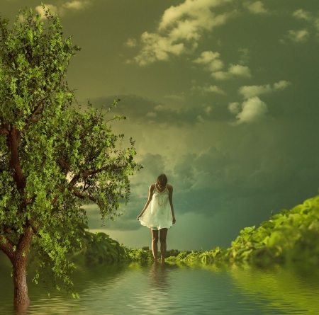 Sad girl on the lake - fak, feher ruhaban, felhok, lany, lehajtott fejjel, szomoru, tavon, zold novenyzet