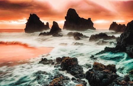 Amazing sunset by the sea - hab, hullamok, napnyugta, strand, sziklak, tenger