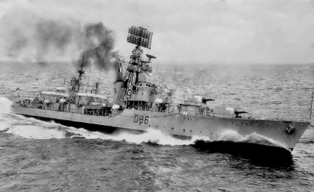 WORLD OF WARSHIPS  BATTLE CLASS DESTROYER HMS AGINCOURT - maiin guns remain, new 965 radar, open bridge, sea cat