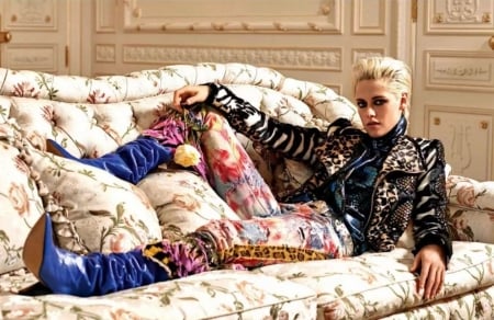 Kristen Stewart - kristen stewart, sofa, fashion, girl, blonde, actress, model, woman, vigue, france