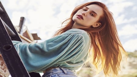 Madelaine Petsch - model, singer, celebrity, riverdale, actress