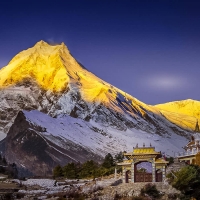 Manaslu circuit trek