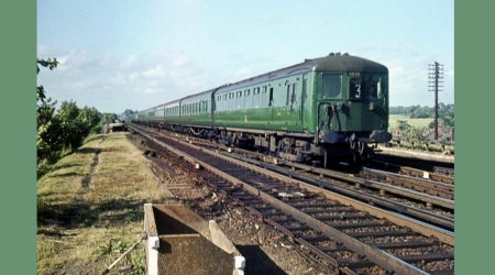 Southern Railways commuter train 1949 - entrances at each end of carriage, train, electric rail, eight  carriages