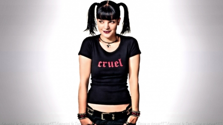 Pauley Perrette Cruel - abby, celebrities, pauley perrette, actrice, people, cruel, wallpaper