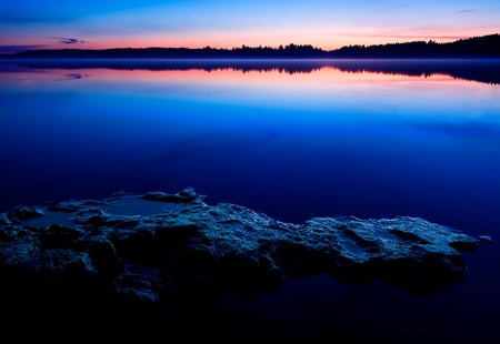 Amazing Blue - horizon, sun, sunset, reflections, lakes, amazing, cool, reflected, frozen, earth, islands, nature, beautiful, pink, rest, sunrise, sea, nice, beauty, sky, water, wonderful, rocks, oceans, calm, fabulous, orange, rivers, icy, ice, seascape, gold, tranquility, coasts, blue, awesome