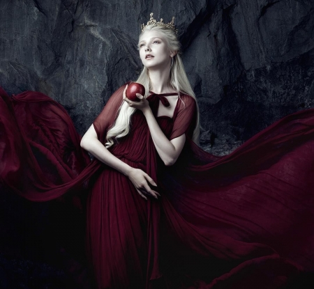 To be or not to be the Evil Queen - queen, cosplay, crown, girl, evil, dark, model, red, woman, fruit, apple, bella kotak