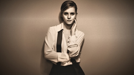 Emma Watson Screen Queen - actress, black and white, celebrity, emma watson, people, screen queen, wallpaper