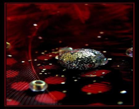 All that Glitters - red, glitter, black