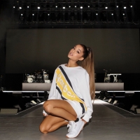 Ariana Grande Wallpaper 22