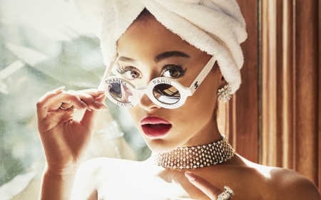 Ariana Grande Wallpaper 3 - actress, ariana grande, celebrity, music, people, singer, wallpaper