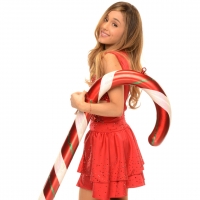Ariana Grande Christmas Wallpaper 04