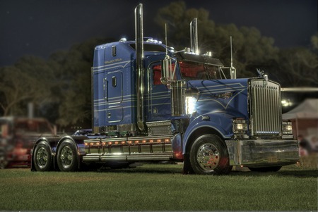 Kenworth T904