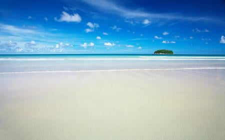 Paradise - horizon, amzing, blue, beautiful, beaches, sea, island, cool, transparent, nature, awesome, nice, paradise, seascape, sky