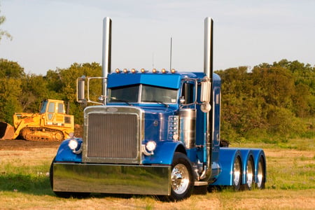 Heavy Hauler With Four Axles On This Bad-Boy  - trucks, big rigs, 18wheelers