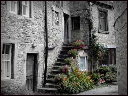 	Skipton - flowers, skipton, stairs