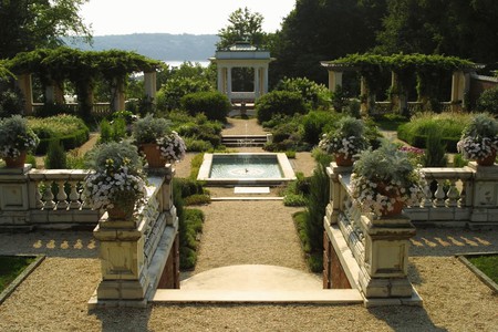 Blithewood mansion - plants, concrete, fountain, water